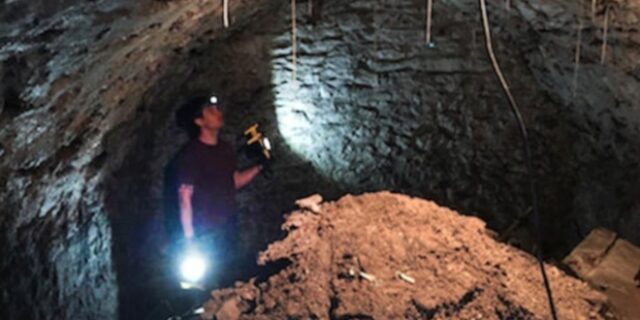 Βρετανία: Ανακάλυψε τούνελ 120 ετών κάτω απο το σπίτι του
