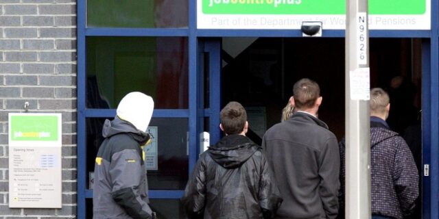 Βρετανία: Πάνω από 6 εκατ. άνθρωποι σε καθεστώς μερικής ανεργίας