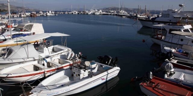 Θεσσαλονίκη: Περιπέτεια για δύο ψαράδες στη θάλασσα