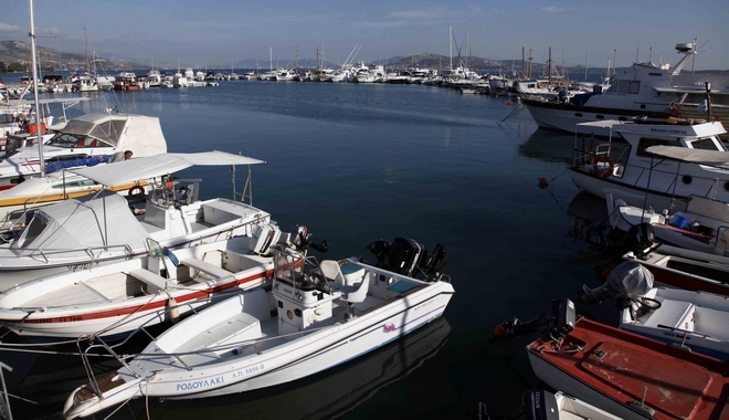 Θεσσαλονίκη: Περιπέτεια για δύο ψαράδες στη θάλασσα