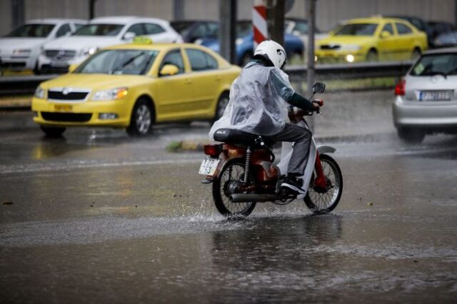Ισχυρή βροχόπτωση στην Αθήνα – Προβλήματα στους δρόμους