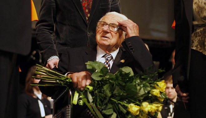 Nicholas Winton: Όταν βρέθηκε, χωρίς να το ξέρει, ανάμεσα στα παιδιά που έσωσε από τους ναζί