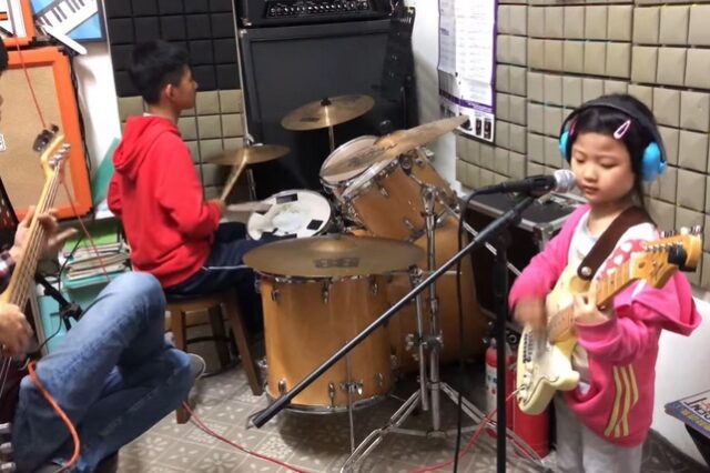 Κίνα: Είναι μόλις 6 ετών αλλά παίζει πάνω απο τέσσερα όργανα