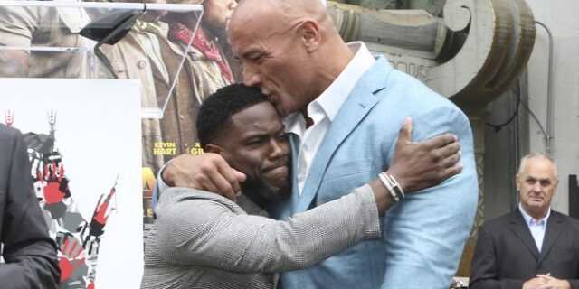 Δολοφονία Τζορτζ Φλόιντ: Συγκλονίζει η ανάρτηση του “Rock” – “Το είπε 15 φορές”