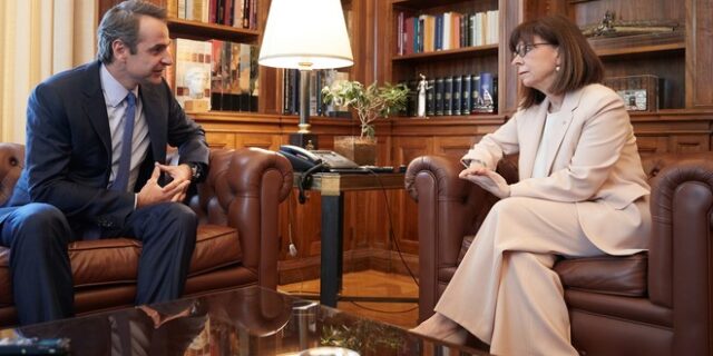 Μητσοτάκης σε Σακελλαροπούλου: “Στη μάχη με τον κορονοϊό όλοι κάνουμε αυτό που μας αναλογεί”