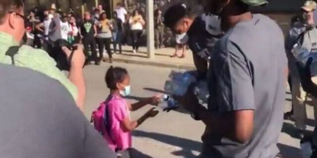 Αντετοκούνμπο: “Αυτό είναι μεγαλύτερο από το μπάσκετ”