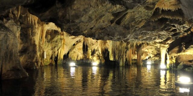 Σπήλαια Διρού: Άνοιξαν τις πύλες τους για κοινό  – Υποχρεωτική η μάσκα