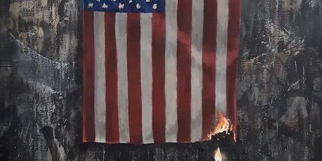 Δολοφονία Φλόιντ: Ο Banksy “βάζει φωτιά” στην αμερικάνικη σημαία και ανάβει ένα κερί