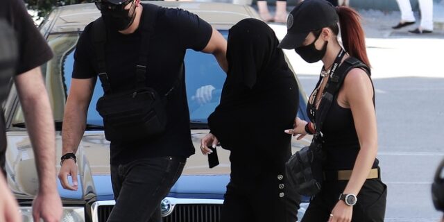 Επίθεση με βιτριόλι: Στον ανακριτή η 35χρονη – Το κινητό και ο πομπός παρακολούθησης