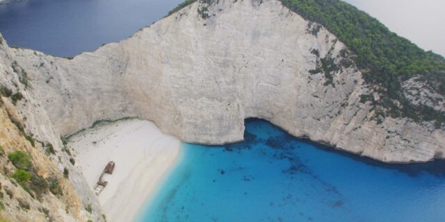 Ζάκυνθος: “Μπλεγμένη” στην γραφειοκρατία η διάσημη παραλία Ναυάγιο