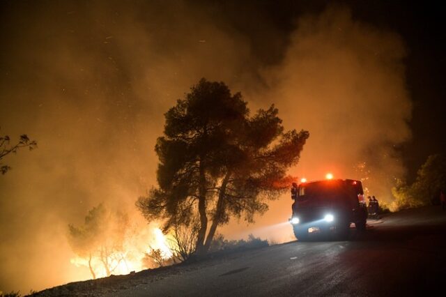 Πυρκαγιά σε έκταση πίσω από το ΤΕΙ Λάρισας