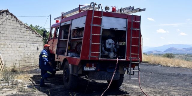 Φωτιά στην Αίγινα, επιχειρούν 24 πυροσβέστες