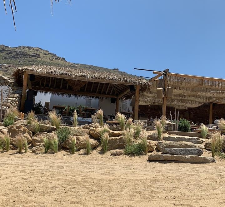 Μύκονος: Άνοιξε το beach bar στο οποίο είχε επιβληθεί λουκέτο 60 ημερών