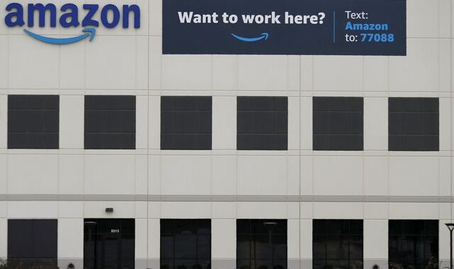 Amazon: Με μπόνους προσπαθεί να εξευμενίσει την οργή των εργαζόμενων