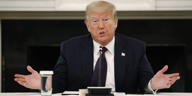 Δολοφονία Τζορτζ Φλόιντ: Ο Τραμπ αποκλείει τη μείωση προϋπολογισμού για την αστυνομία