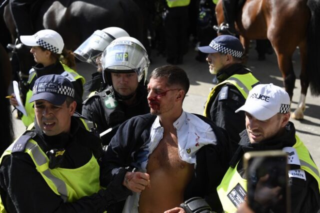 Λονδίνο: Άγριες συγκρούσεις ακροδεξιών με αντιρατσιστές διαδηλωτές