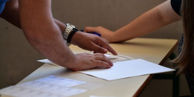 Πανελλήνιες 2020: Οι απαντήσεις σε Χημεία, Οικονομία και Αρχές Οικονομικής Θεωρίας