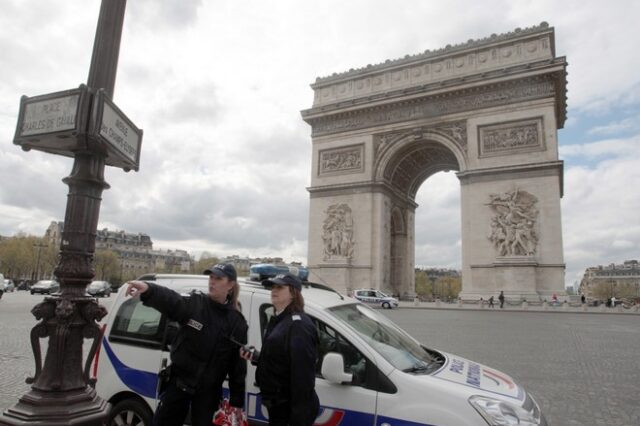 Γαλλία: Κανονικά το “πακετάρισμα” της Αψίδας του Θριάμβου παρά τον θάνατο του Christo