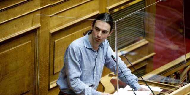 Κρ. Αρσένης: “Η κυβέρνηση κάνει λόμπιγκ για να γλιτώσει τα πρόστιμα για τα αιολικά στις Natura”