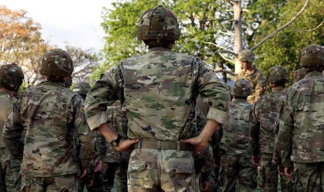 Κολομβία: Ο τέως πρόεδρος παραδέχεται πως ο στρατός δολοφόνησε χιλιάδες αμάχους