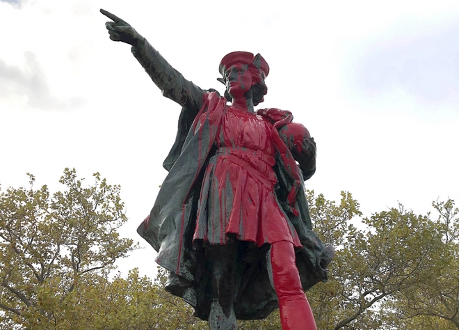 Ρίτσμοντ: Ξήλωσαν άγαλμα του Κολόμβου και το πέταξαν σε λίμνη