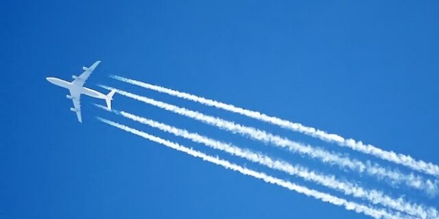 Γραμμές στα αεροσκάφη: Κι όμως δεν ήταν contrails ούτε ψεκασμός!