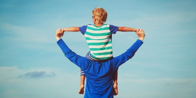 Γιορτή του Πατέρα: Οι ξεχωριστές “χειροποίητες” ευχές της Google