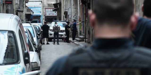 Αστυνομική επιχείρηση σε κτίριο στο κέντρο της Αθήνας