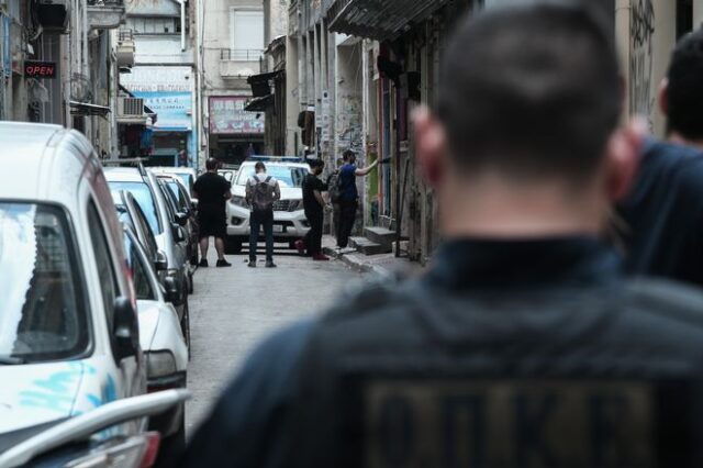 Αστυνομική επιχείρηση σε κτίριο στο κέντρο της Αθήνας