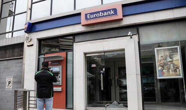 Eurobank: Δωρεά 546.000 ευρώ στο Πυροσβεστικό Σώμα