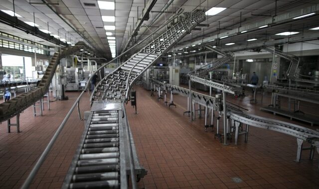 Βρετανία: Πολλαπλά κρούσματα κορονοϊού σε εργοστάσια επεξεργασίας τροφίμων