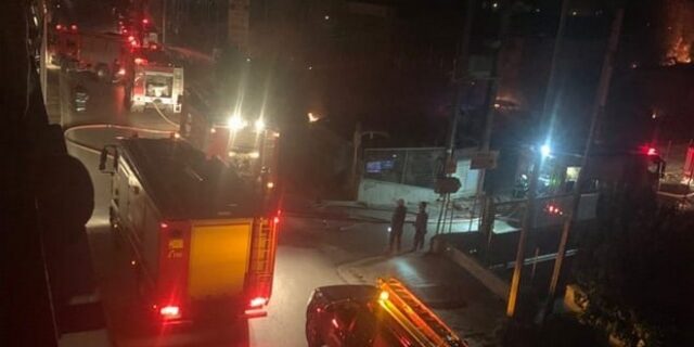 Ηράκλειο: Φωτιά σε επιχείρηση με οικοδομικά υλικά – Κάηκαν αυτοκίνητα