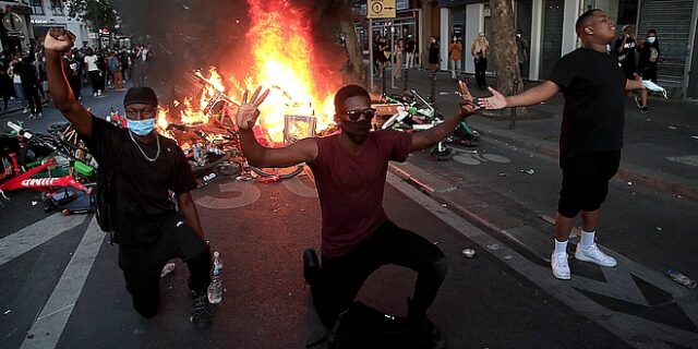Γαλλία: Με δακρυγόνα διαλύθηκε η αντιρατσιστική συγκέντρωση στο Παρίσι