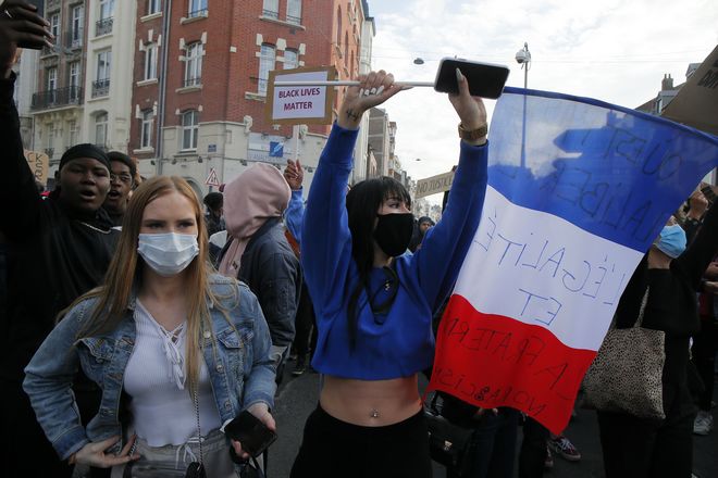 ΥΠΕΞ Γαλλίας: Απαράδεκτη η βία κατά διαδηλωτών και δημοσιογράφων