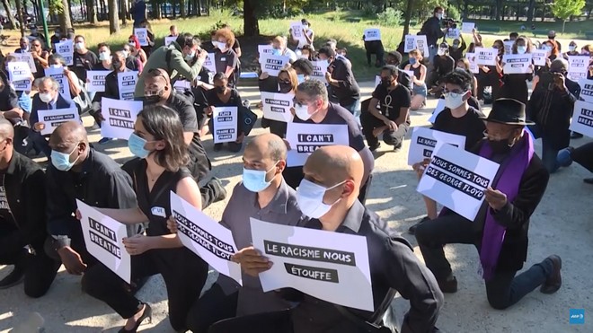 Παρίσι: Αντιρατσιστική διαδήλωση έξω από την πρεσβεία των ΗΠΑ