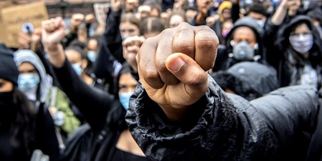 Nένη Πανουργιά-Columbia: “Ο Τραμπ δεν έχει ιδέα τι σημαίνει Antifa”