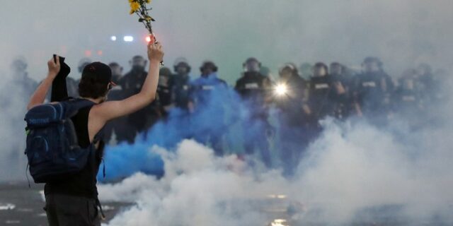 Δολοφονία Τζορτζ Φλόιντ: Χιλιάδες αστυνομικοί περιπολούν στις μεγάλες πόλεις των ΗΠΑ