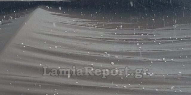Ο καιρός τρελάθηκε: Με χαλάζι μπήκε το καλοκαιρί στη Λαμία