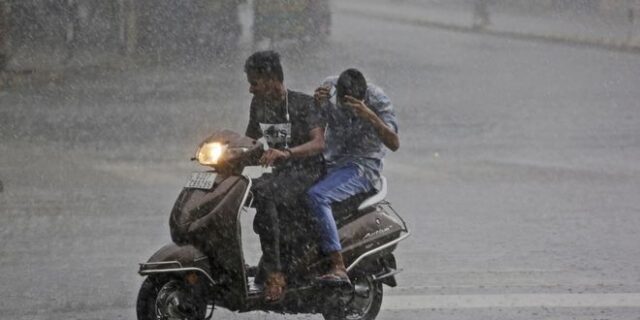 Ινδία: Τουλάχιστον 107 νεκροί από κεραυνούς