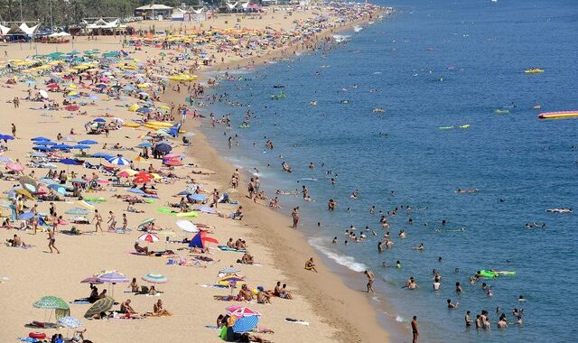 Καλοκαιρινές διακοπές: Δημοσκόπηση αποκαλύπτει τις προθέσεις των Ισπανών