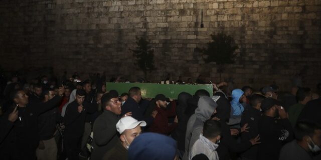 Ισραήλ: Εκατοντάδες στην κηδεία του Παλαιστινίου που σκοτώθηκε το Σάββατο