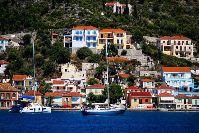 Αφαίρεση άδειας και διπλώματος στον δήμαρχο Ιθάκης που οδηγούσε μηχανή χωρίς κράνος