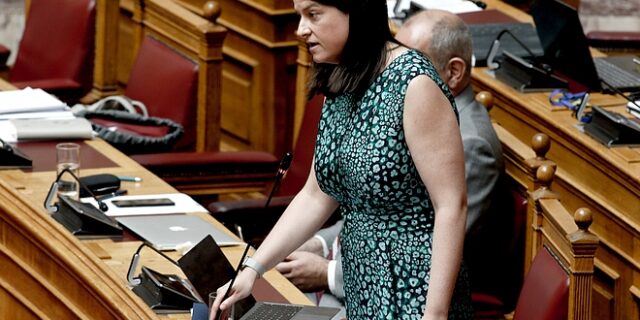 Τα (αναπάντητα) ερωτήματα προς τη Νίκη Κεραμέως για το θέμα των προσωπικών δεδομένων