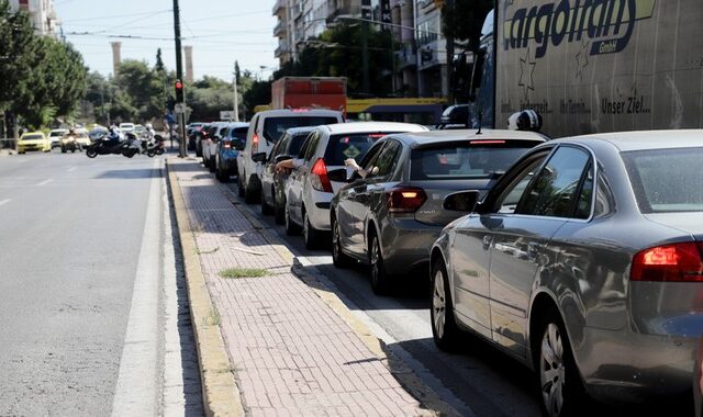 Κίνηση στους δρόμους: Μαρτύριο για τους οδηγούς σε Λ. Κηφισού και Κατεχάκη