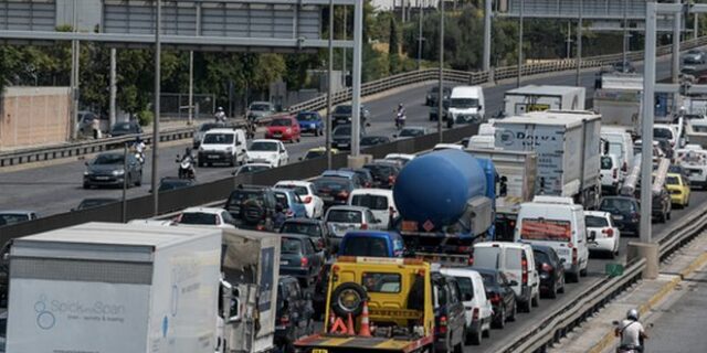 Κίνηση στους δρόμους: Μποτιλιάρισμα στον Κηφισό- Συμφόρηση και στο κέντρο