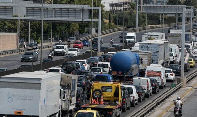 Κίνηση στους δρόμους: Μποτιλιάρισμα στον Κηφισό- Συμφόρηση και στο κέντρο