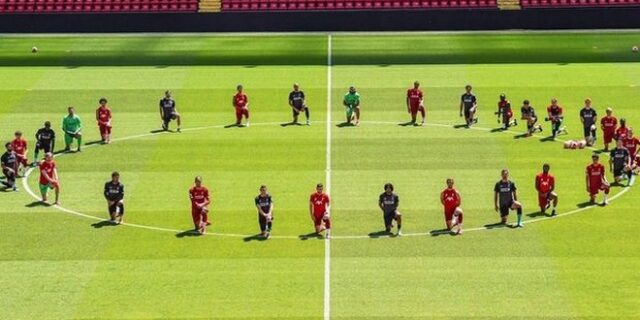 Λίβερπουλ: Οι reds γονάτισαν για τη δολοφονία του Φλόιντ