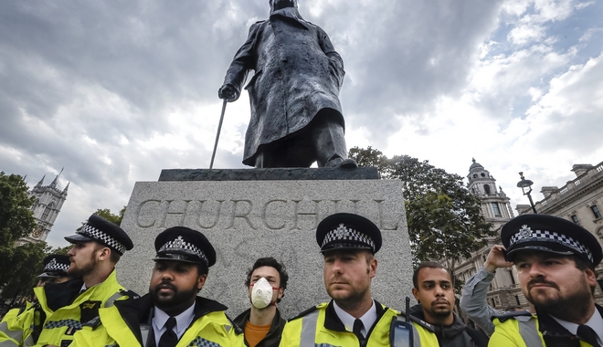 Λονδίνο: Αστυνομικοί τραυματίστηκαν κατά τη διάρκεια επεισοδίων