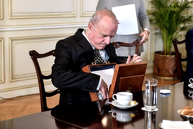ΣΥΡΙΖΑ: “Να αποπέμψει ο Πρωθυπουργός τον κ. Λούλη”-Τι συμβαίνει με το πτυχίο του