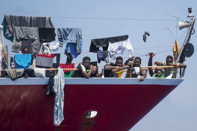 Μάλτα: Επέτρεψε την αποβίβαση 425 μεταναστών μετά από απειλές για απαγωγή του πληρώματος